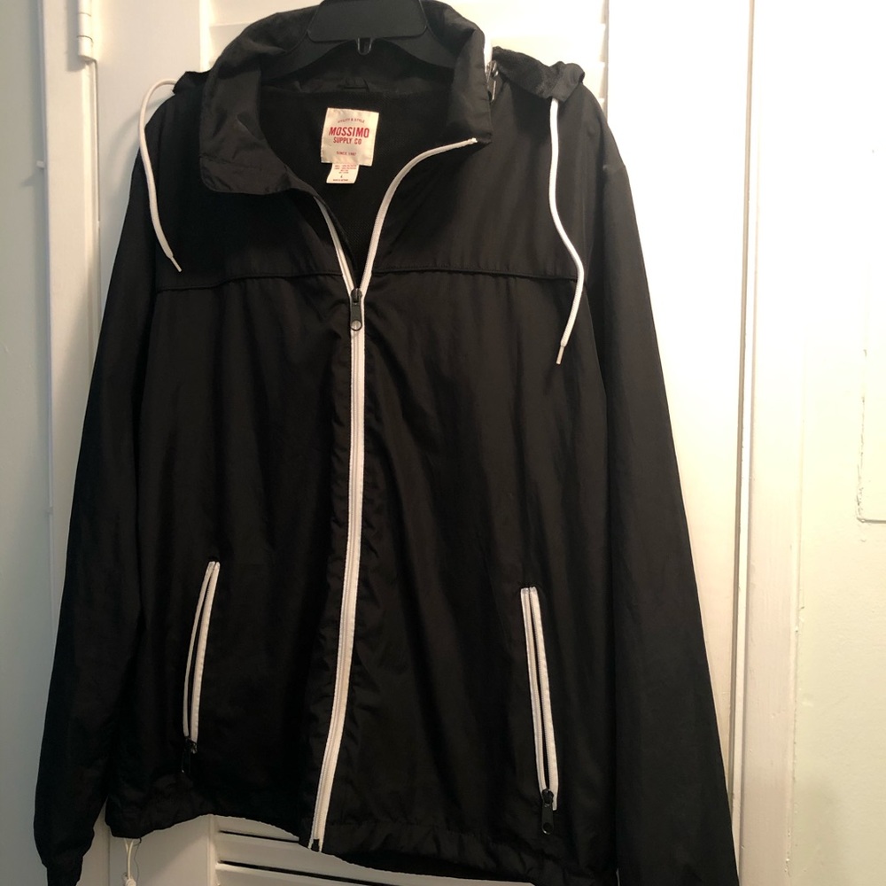 Lightweight rain jacket / windbreaker